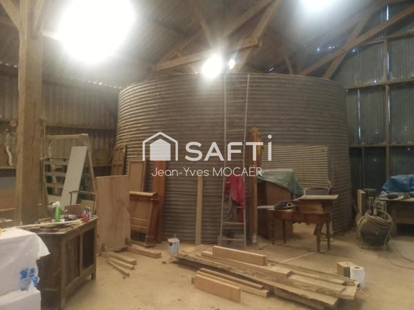 EXCLUSIVITE - PLEYBEN (29190) : Terrain avec atelier/hangar/accueil libre de toute activité.