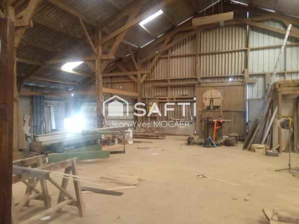 EXCLUSIVITE - PLEYBEN (29190) : Terrain avec atelier/hangar/accueil libre de toute activité.