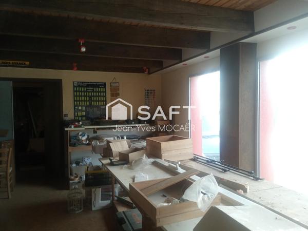 EXCLUSIVITE - PLEYBEN (29190) : Terrain avec atelier/hangar/accueil libre de toute activité.