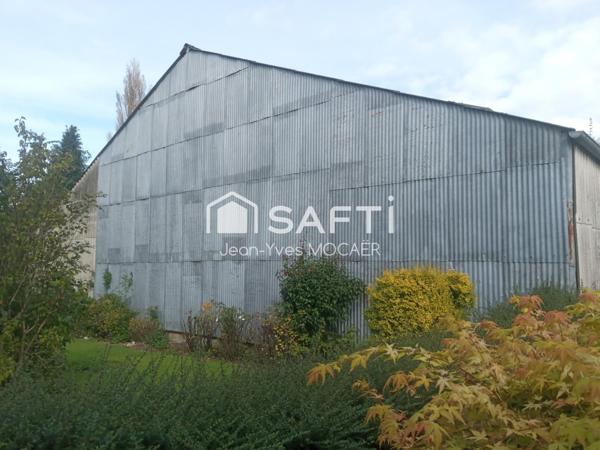 EXCLUSIVITE - PLEYBEN (29190) : Terrain avec atelier/hangar/accueil libre de toute activité.