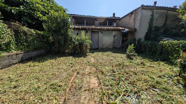 Maison à rénover avec jardin,  fort potentiel