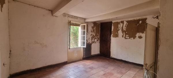 Maison à rénover avec jardin,  fort potentiel