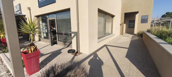 Villeneuve-lès-Avignon (30400) Local commercial/bureaux de 70m2 haut de villeneuve les avignon