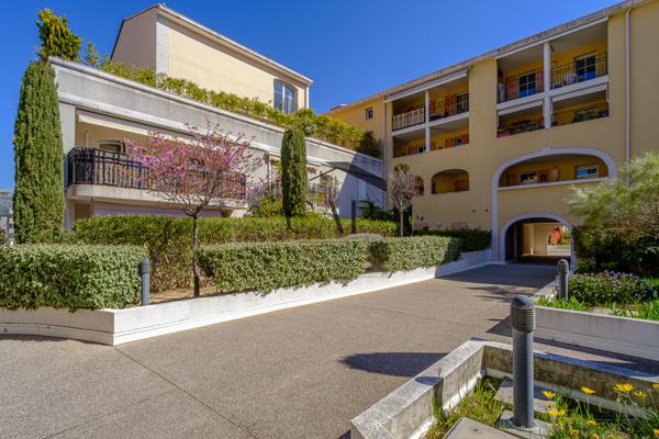 Aubagne (13400) type 2/3 Terrasse Aubagne les defensions
