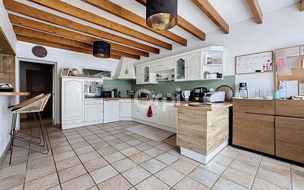 Maison à vendre    7 pièces • 206 m2 Chamboret