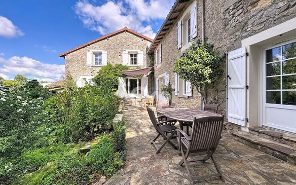 Maison à vendre    7 pièces • 206 m2 Chamboret