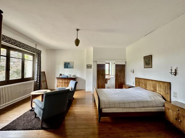 Maison
         8 pièces
        - 220 m² 575 000 € *