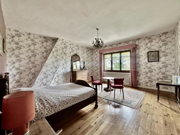 Maison
         8 pièces
        - 220 m² 575 000 € *