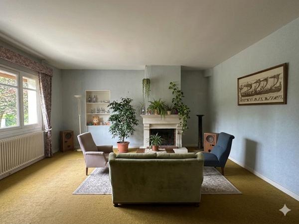 Maison
         8 pièces
        - 220 m² 575 000 € *