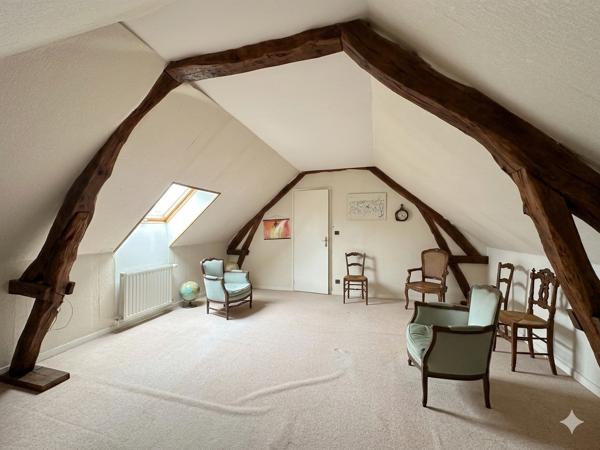 Maison
         8 pièces
        - 220 m² 575 000 € *