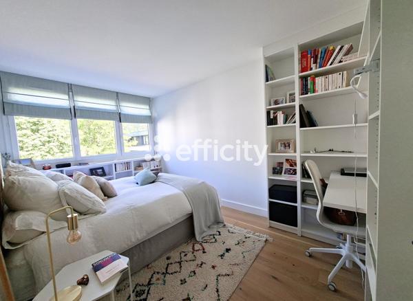 Appartement
         4 pièces
        - 83 m²