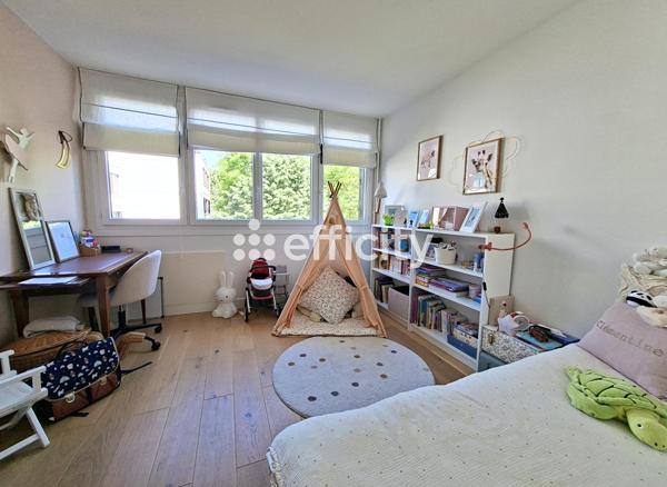 Appartement
         4 pièces
        - 83 m²