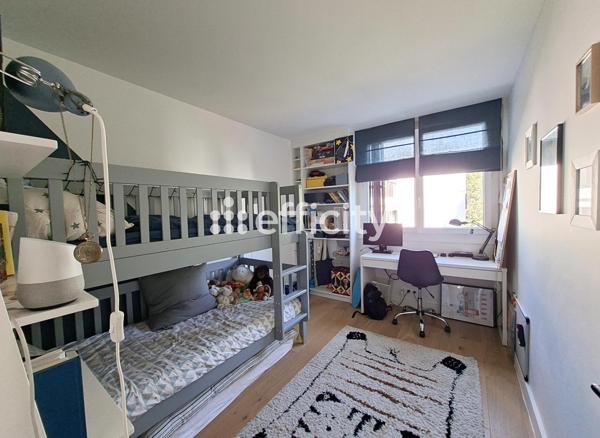 Appartement
         4 pièces
        - 83 m²