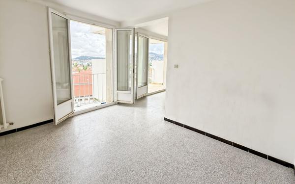 Appartement à vendre    3 pièces • 67 m2 Hyères