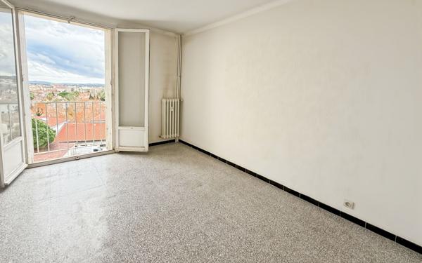 Appartement à vendre    3 pièces • 67 m2 Hyères