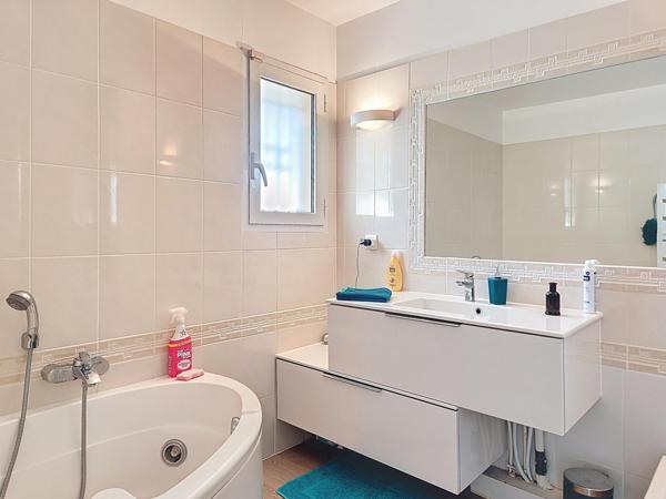 HAUT LANTERNE, résidence standing spacieux 4P de 103 m², avant-dernier étage, grande terrasse, vue panoramique mer, piscine