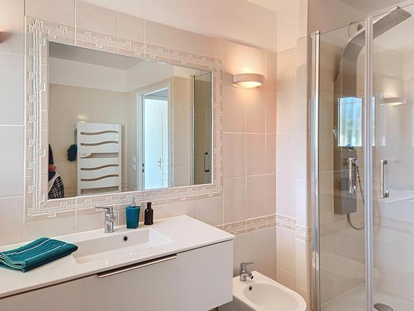 HAUT LANTERNE, résidence standing spacieux 4P de 103 m², avant-dernier étage, grande terrasse, vue panoramique mer, piscine