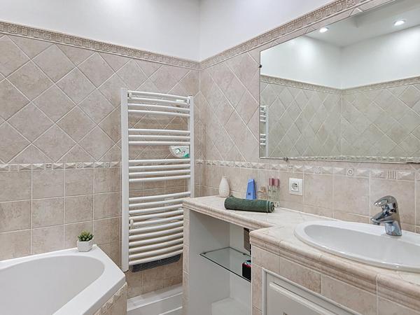 HAUT LANTERNE, résidence standing spacieux 4P de 103 m², avant-dernier étage, grande terrasse, vue panoramique mer, piscine