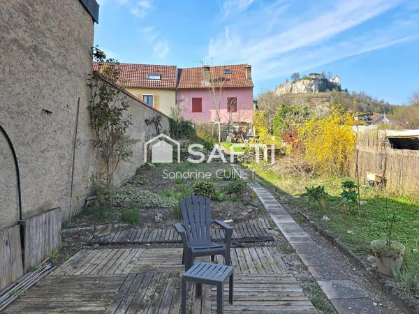 Maison de ville mitoyenne avec jardin à Ornans