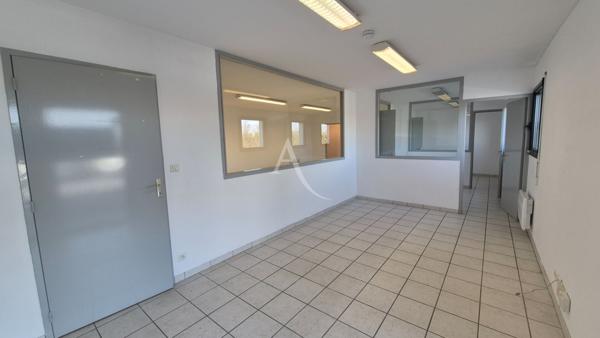 Bureaux Les Gonds en zone commerciale - 75 m2
