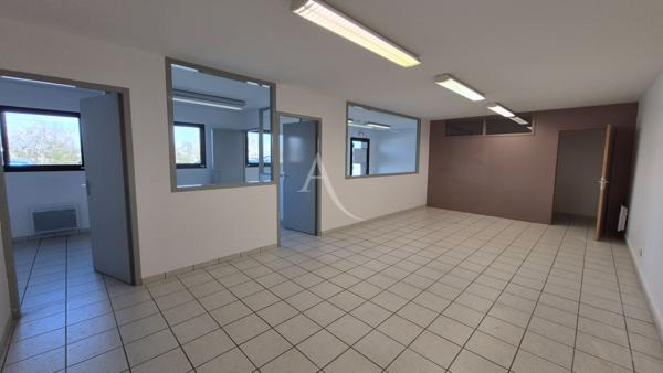 Bureaux Les Gonds en zone commerciale - 75 m2