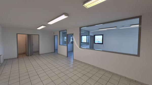 Bureaux Les Gonds en zone commerciale - 75 m2
