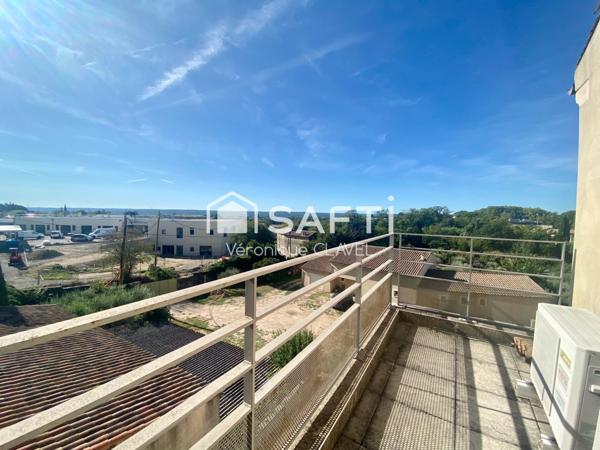 rès beau local commercial ou bureau  à usage professionnel de 65m2 avec un balcon et une place de parking sécurisée et fermée  ascenseur