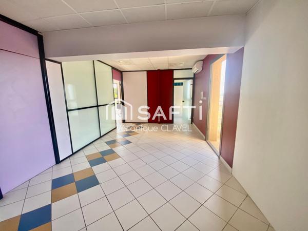 rès beau local commercial ou bureau  à usage professionnel de 65m2 avec un balcon et une place de parking sécurisée et fermée  ascenseur