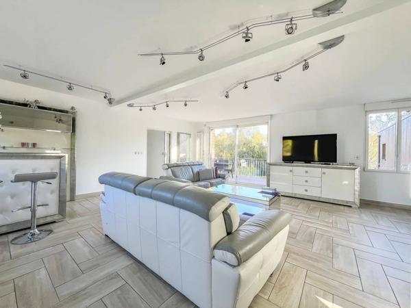 Maison d’architecte avec piscine et parc – À 45 min de Paris