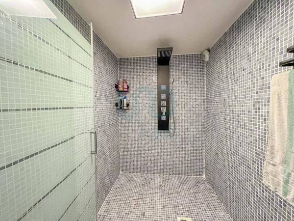 Maison d’architecte avec piscine et parc – À 45 min de Paris