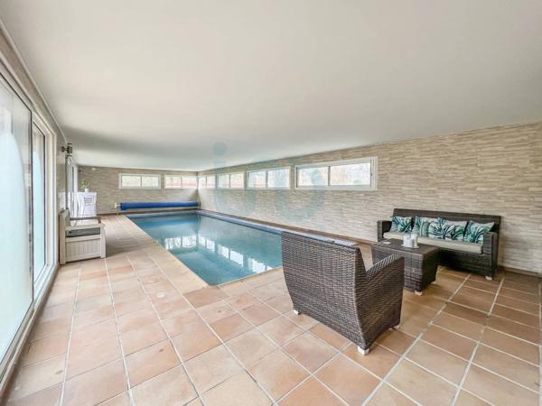 Maison d’architecte avec piscine et parc – À 45 min de Paris