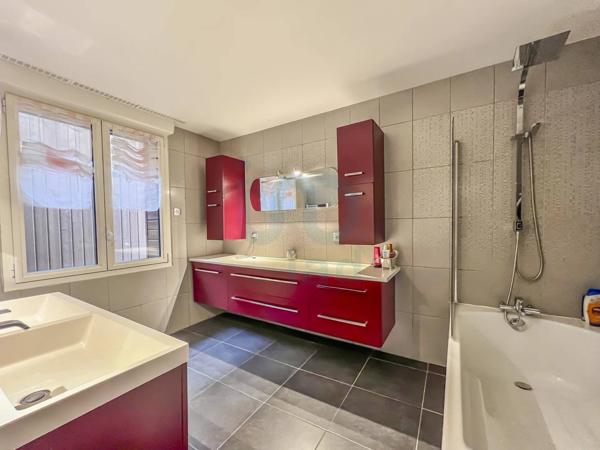 Maison d’architecte avec piscine et parc – À 45 min de Paris