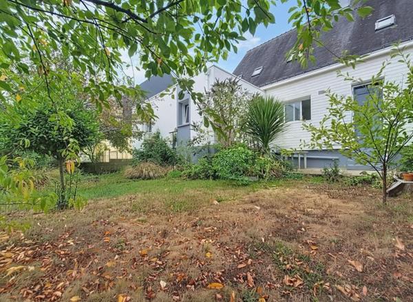 LORIENT : Maison en bon état avec une vie de plain pied et garage