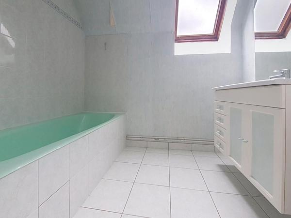 LORIENT : Maison en bon état avec une vie de plain pied et garage