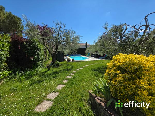 Maison
         6 pièces
        - 148 m² Exclusivité 370 000 € *