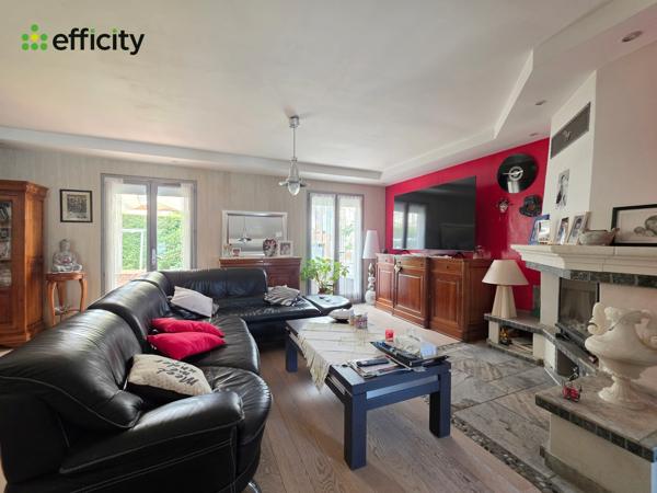 Maison
         6 pièces
        - 148 m² Exclusivité 370 000 € *