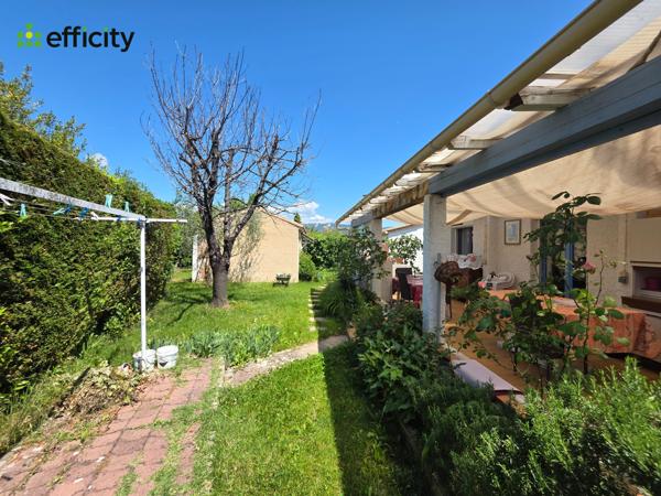 Maison
         6 pièces
        - 148 m² Exclusivité 370 000 € *