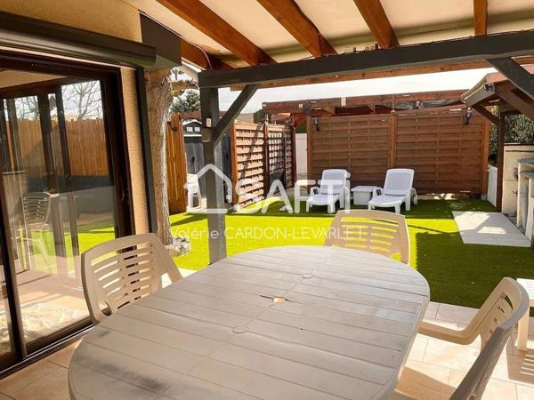 Maison de plain-pied de 67 m2 avec 3 chambres et jardin clos.