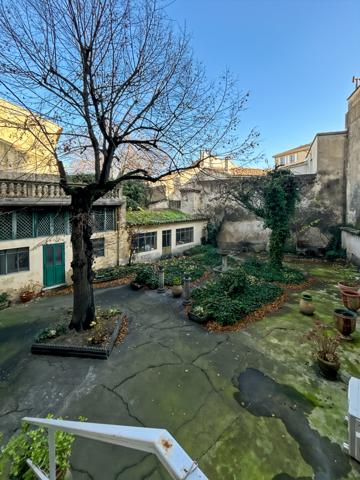 Cavaillon (84300) Cavaillon centre Appartement environ138 m2, jardin environ 380 m2,terrasses et dependances