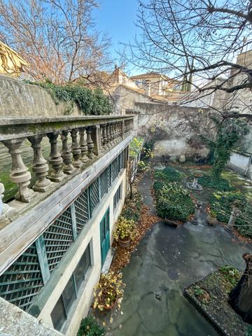 Cavaillon (84300) Cavaillon centre Appartement environ138 m2, jardin environ 380 m2,terrasses et dependances