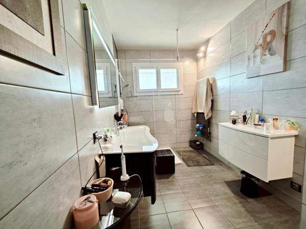 Villa T5 au calme, clim, garage 34m², Tram C