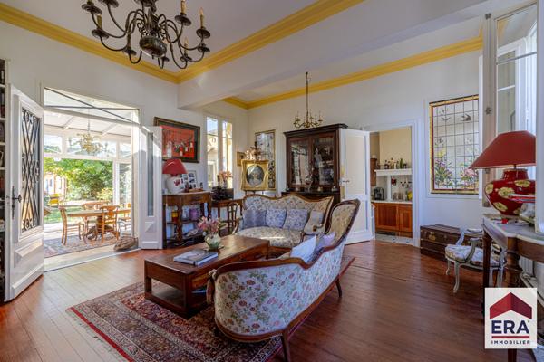 BARRIERE DE BEGLES MAISON EN PIERRE ET DEPENDANCES