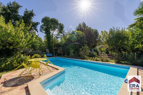 BARRIERE DE BEGLES MAISON EN PIERRE ET DEPENDANCES