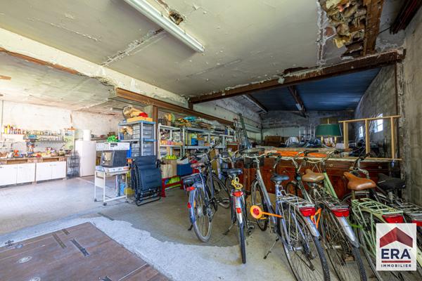 BARRIERE DE BEGLES MAISON EN PIERRE ET DEPENDANCES