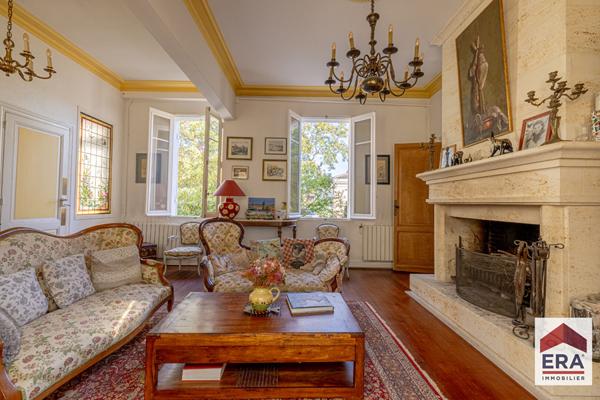 BARRIERE DE BEGLES MAISON EN PIERRE ET DEPENDANCES