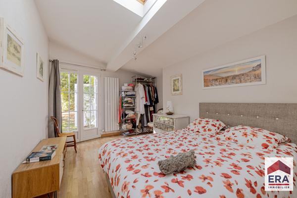 BARRIERE DE BEGLES MAISON EN PIERRE ET DEPENDANCES