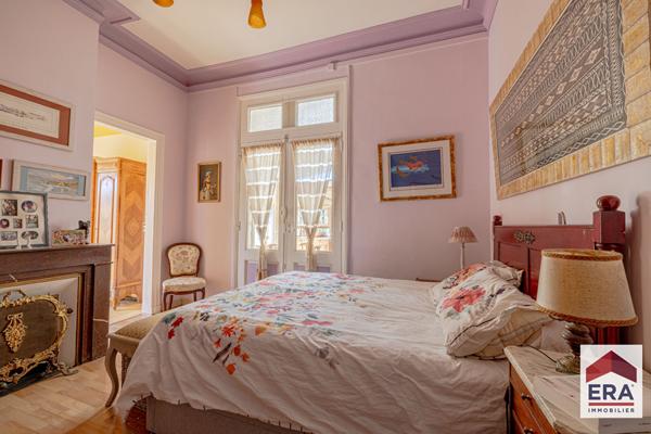 BARRIERE DE BEGLES MAISON EN PIERRE ET DEPENDANCES