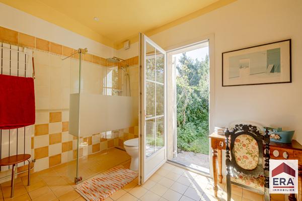 BARRIERE DE BEGLES MAISON EN PIERRE ET DEPENDANCES