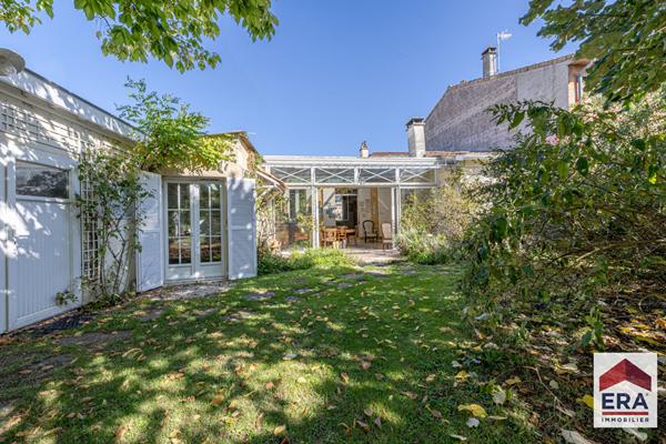 BARRIERE DE BEGLES MAISON EN PIERRE ET DEPENDANCES