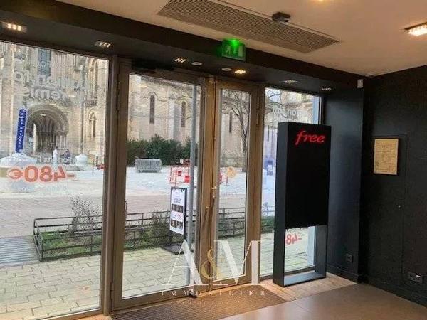 Immeuble  de  centre ville  dans une artère pietonne